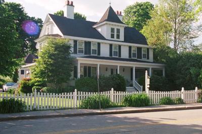 Cape Cod B&B - Village Green Inn